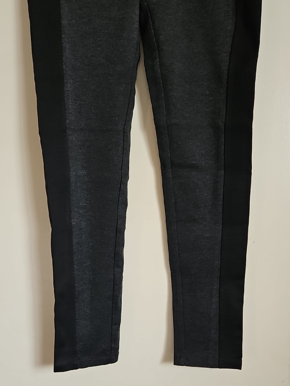 BCBGmaxzria Gray Pullover Skinny Jeggings Pants Wide Black Panels At Side Medium - Picture 5 of 16